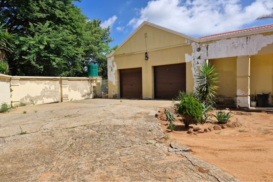 4 Bedroom Property for Sale in Roosheuwel North West
